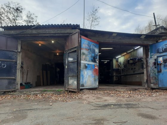 2 великих гаражних бокса поруч Київ