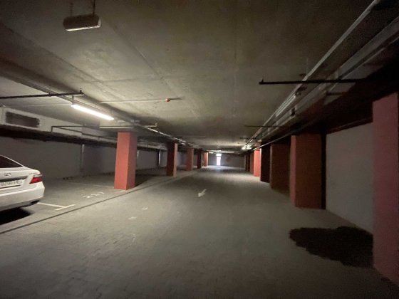 Паркинг . Dock 32 , Оболонь , р-н Рыбальский остров. Київ