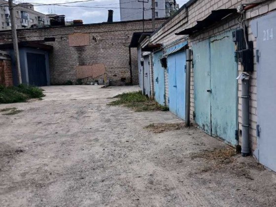 Гараж цегляний з майстернею / погребом Слобожанське