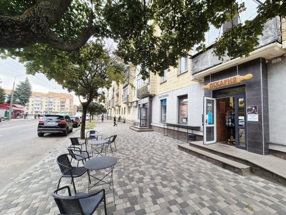 Р-н Глобала фасадна квартира під комерцію Київська та Східна Житомир