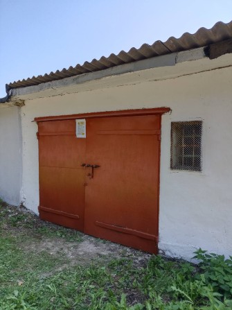 Цегляний добротний гараж - фото 1