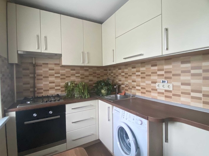 Продаж 2-кімнатної квартири по вулиці В.Великого з євроремонтом - фото 1