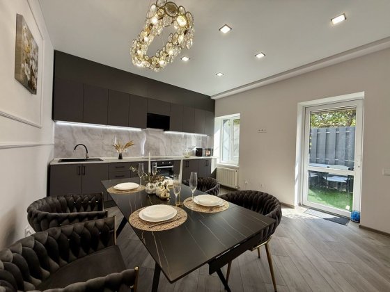 Продается квартира с новым ремонтом и своим двором в центре. Миколаїв