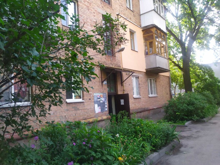Продаю власну 2-х кімн кв-ру сталінку біля маркету Фора Центр 53500у.є - фото 1