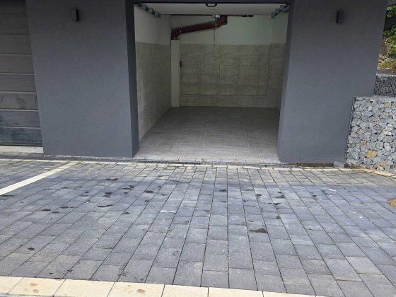 Оренда гаражу в центральній частині міста,одразу позаду Макдональдса.