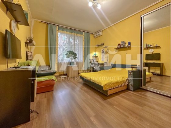 Краща локація! 2кім. Сталінка у центрі міста! Запоріжжя