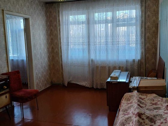 Продам 4- х кімнатну квартиру  на Яновського Кропивницкий