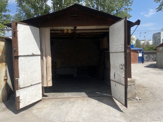 ПРОДАМ собственный гараж Запорожье