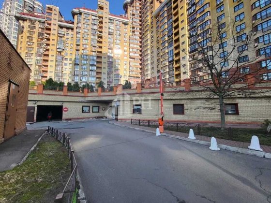 Оренда Паркомісця вул. Євгена Коновальця 32Б Киев