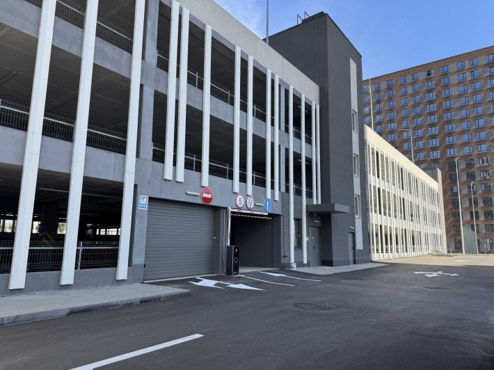 Паркінг Варшавський 3 Здам Паркінг Електро Зарядка -1поверх - фото 1