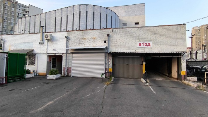 Актуально! Оренда. Цегляний гараж в паркінгу на вул. Кошиця 1/38 - фото 1