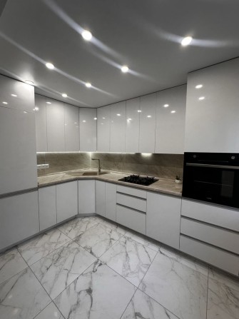 Продаж 3к.кв Проспект Центральний - фото 1