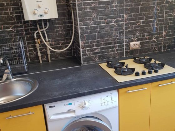 Власник Бугский бульвар продаю 2-х кімн кв.сталінка 3/3 яхт клуб Николаев