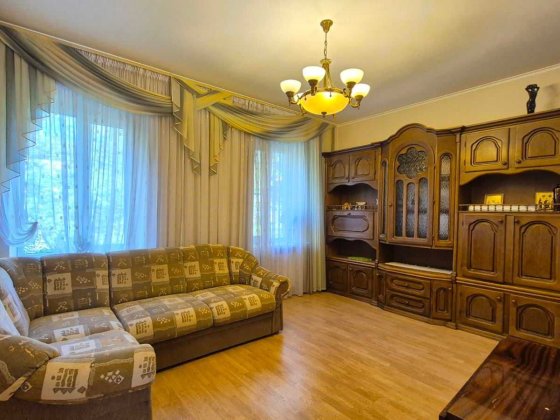 *Продаж 3-х кімнатної повнометражної квартири, по вул. Добролюбова
