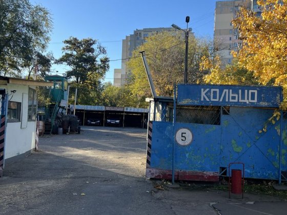 Сдам место на охраняемой стоянке Кольцо пр. Небесной Сотни 10а/2 Одеса