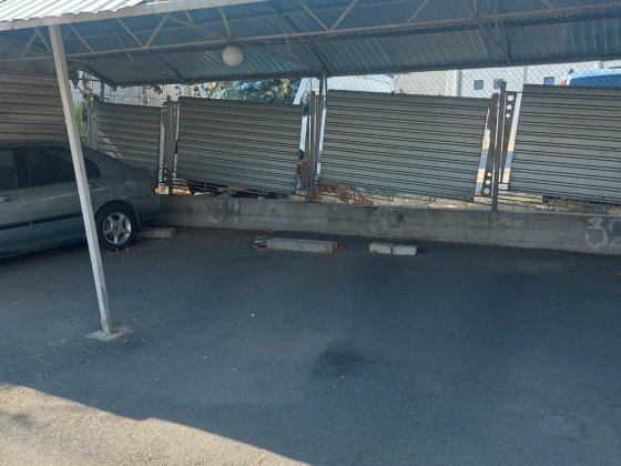 Сдам место на стоянке возле бизнес центра Вузовский, тойота, таврия