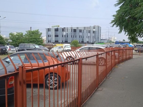 Стоянка паркоместо возле м. Харьковская. Бажана36 Киев