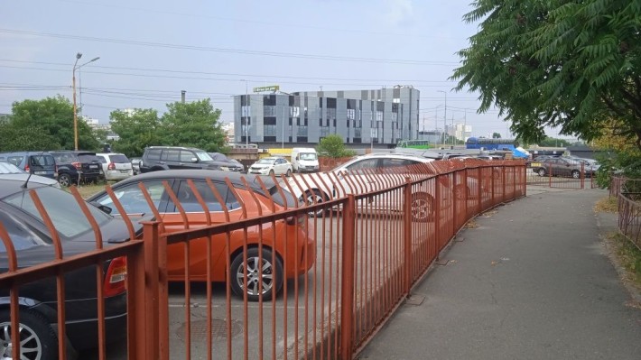 Стоянка паркоместо возле м. Харьковская. Бажана36 - фото 1