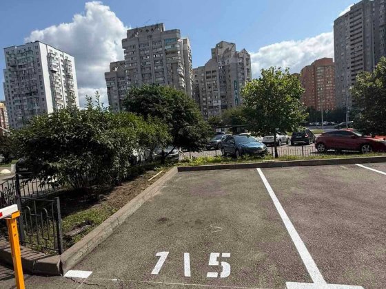 Без %. Оренда паркомісця під шлагбаумом, ЖК River Stone Киев