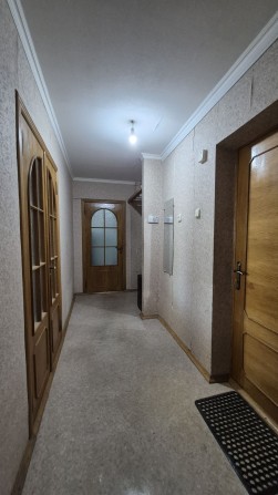 Продам 2 комнатную  квартиру улучшенной планировки  рядом с метро - фото 1