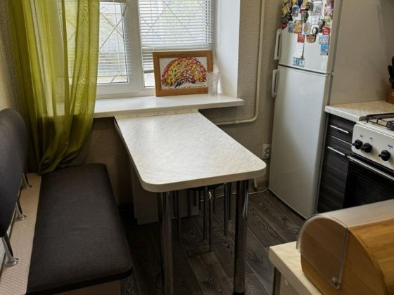 Продам 1 к/к с нишей в Корабельном районе . 1 этаж, не угловая. Миколаїв