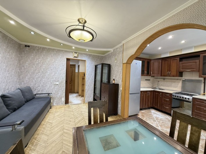 Продаж Чешка 4 кімнати Петлюри ( біла цегла ) - фото 1