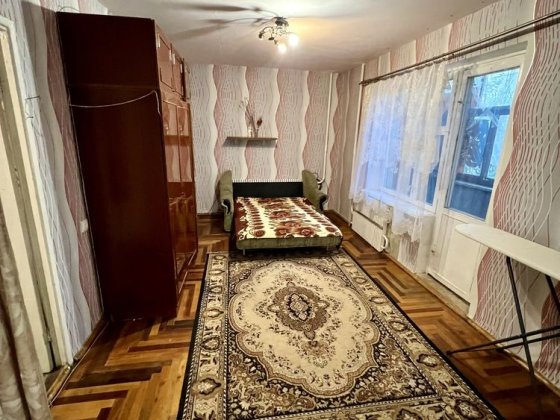 Продам однокомнатную  кааритру Цена договорная Запоріжжя