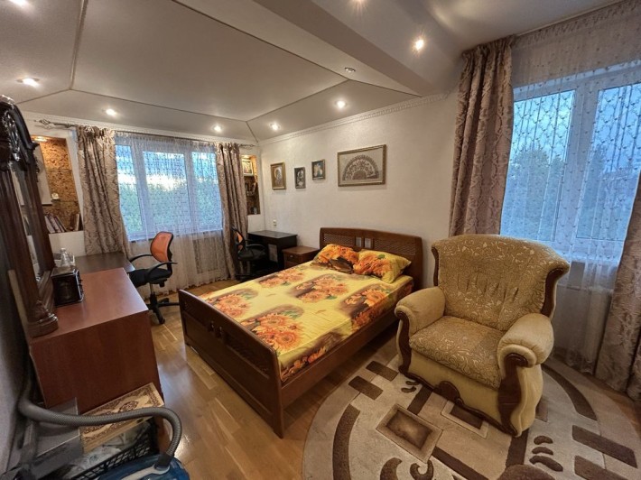 2 кімнатна квартира з ремонтом на спорткомплексі Зоря - фото 1