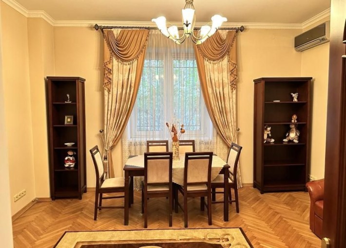 Продається 3-кімнатна квартира з ремонтом, ближній центр - фото 1