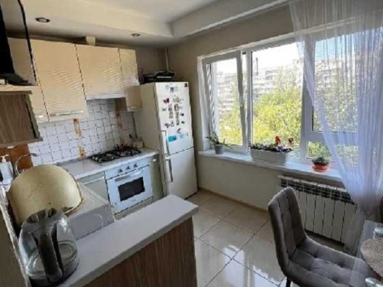 Продаётся 2 ком. ул. Проспект Юбилейный в Хортицком районе. Запорожье