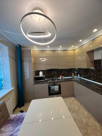 Продам  дизайнерскую  квартиру  ЖК Пражский квартал Без комиссии - фото 1