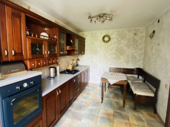 Продается 4к.квартира-студия.90м.Рн.Садовой.Автономное отопление. Николаев