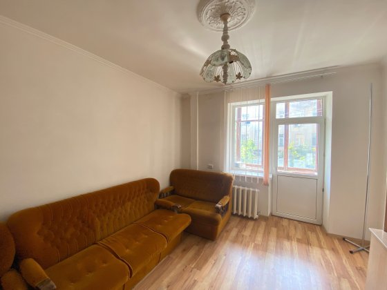 Продаж двокімнатної сталінки в затишному місці в центрі (л1) Миколаїв