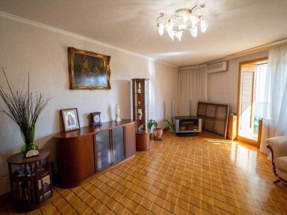 Продам 3-кв .Кирпичный, газовый  спецпроект, рядом с просп. Шевченко. Одесса