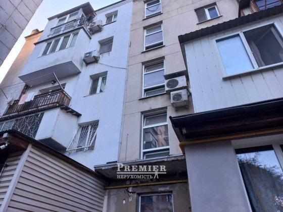 Поки тут старі стіни та підлога, зате Ваша фантазія необмежена! Одесса