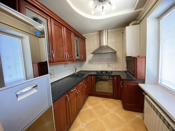 Продам 3к квартиру з автономним опаленням в Центрі міста Миколаїв