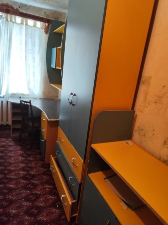 Продаю 3к/кв Адмиральская 4/5 56/42/6,балкон ,колонка 23000 - фото 1