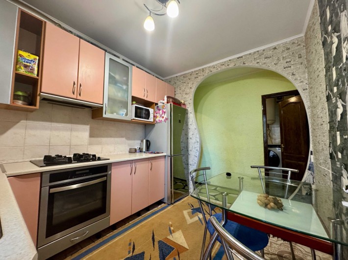 Продажа трехкомнатной квартиры - фото 1
