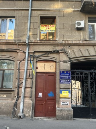 Продается своя трехкомнатная квартира сталинка центр - фото 1