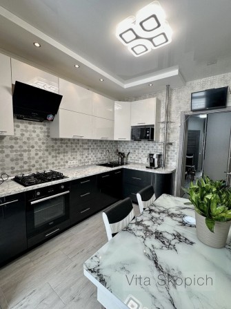 3 кімн квартира з ремонтом і меблями. Топове планування. Дворівнева. - фото 1