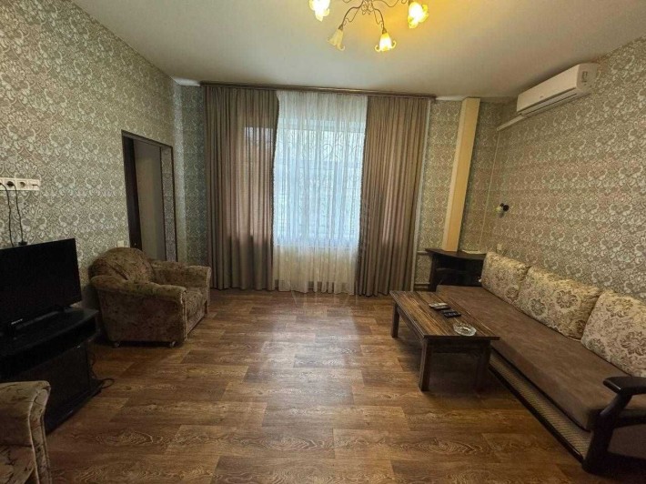 2к.квартира, 63 кв.м., сталинка, м. Холодная гора. Сертификат! - фото 1