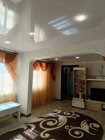 Продам  будинок, в місті, ремонт, зручності , меблі ,техніка. - фото 1