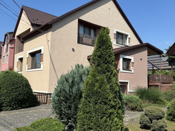 Чудовий будинок м.Берегово вул.Виноградна 180 кв. 8 сот Термальні Води Берегове