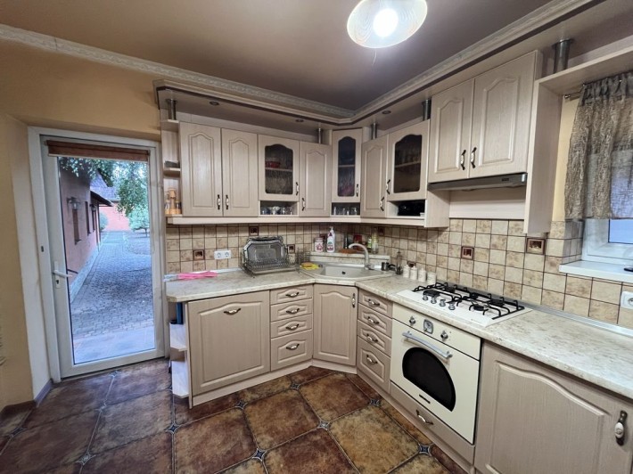 Продам будинковолодіння під ключ Центр Берегово - фото 1