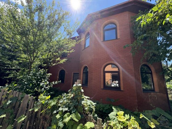 Боярка коттедж 300 квм бомбосховище 6 соток гімназія ліс лікарня Боярка