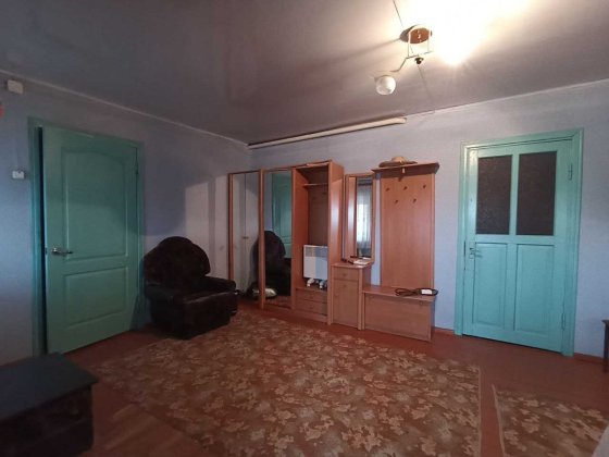 Одноповерховий будинок у селі. Володимир