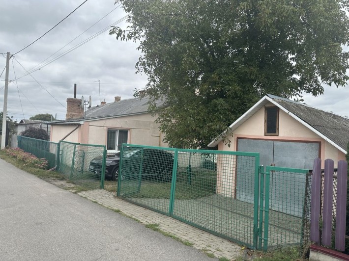 Продам частину будинку з гаражем - фото 1
