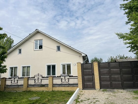 Будинок з ремонтом та терасою Глухов