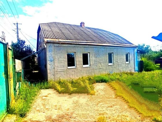 В м. Дергачі пропонується на продаж цегляний будинок мансардного типу Дергачі