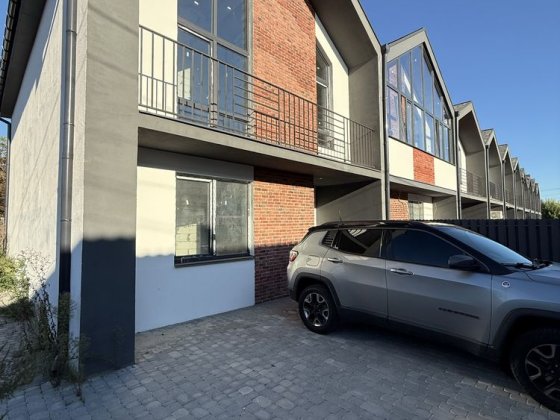 Scandi house кутовий Таун біля озера чекає на свого власника.Гостомель Гостомель